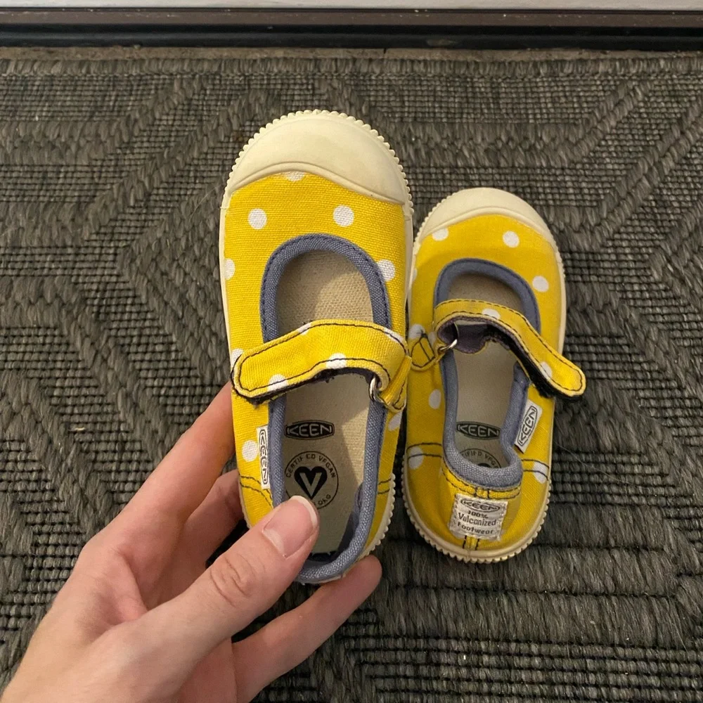 Keen Kids Yellow Polka Dot Sandals - Picture 2 of 4